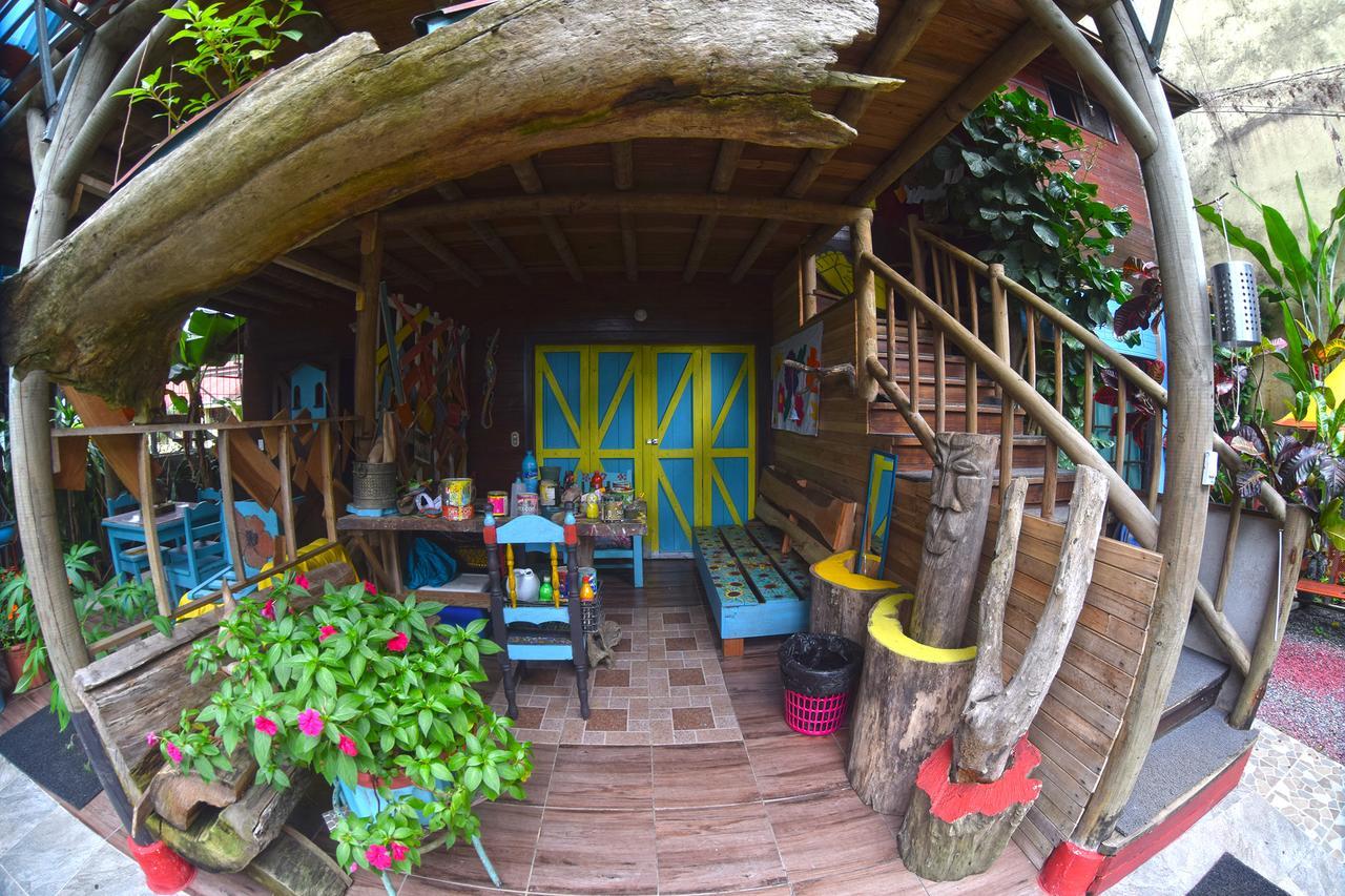 Wood House Hostel La Fortuna Exterior photo