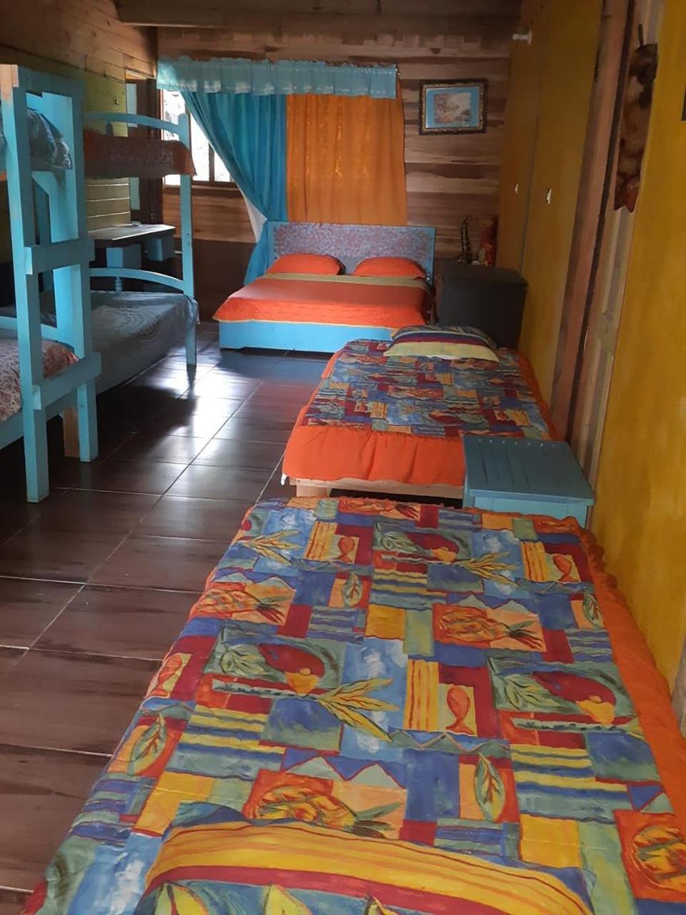 Wood House Hostel La Fortuna Exterior photo